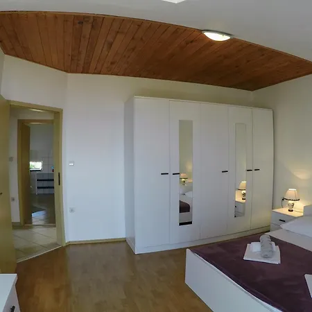 Apartment Tomic *